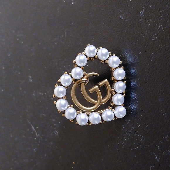 Authentic Gucci Heart Shaped Faux Pearl Earrings - Picture 3 of 5